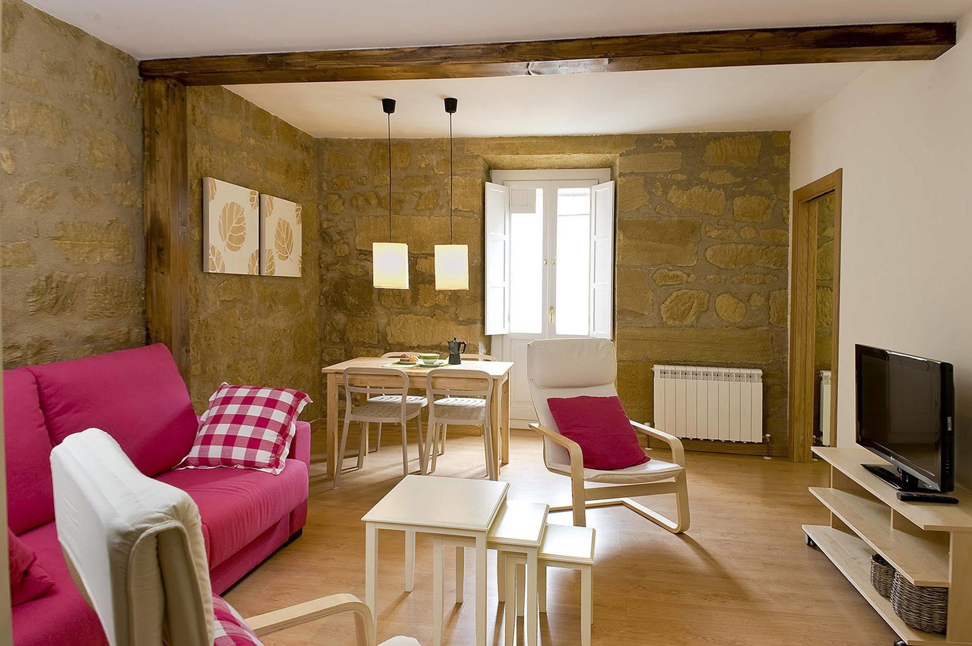 Apartamentos Turisticos Los Zapatos Morados Haro Exteriér fotografie