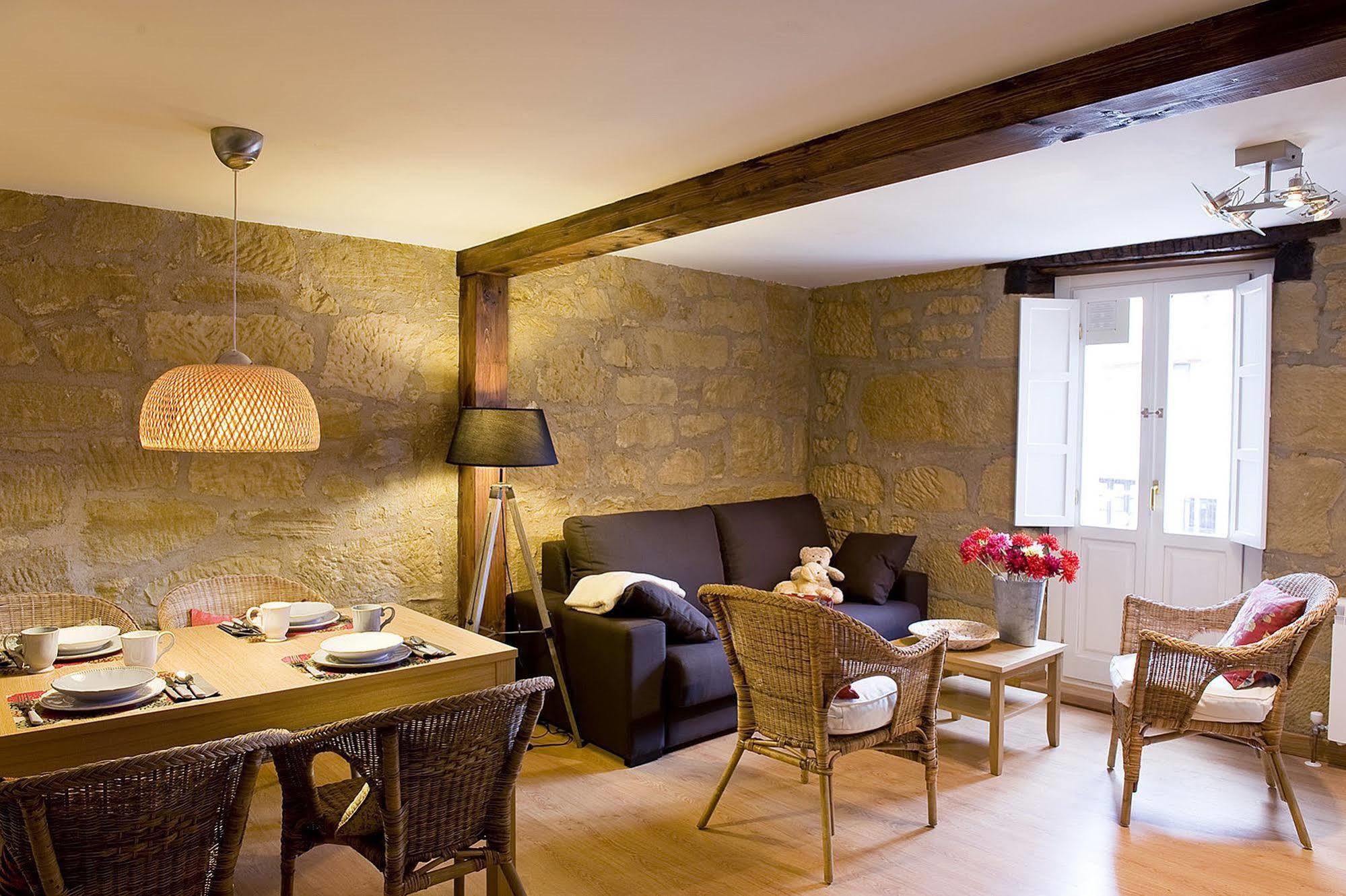 Apartamentos Turisticos Los Zapatos Morados Haro Exteriér fotografie